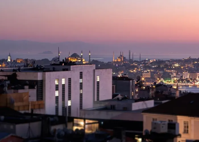 The Trinity Taksim - Special Category מלון